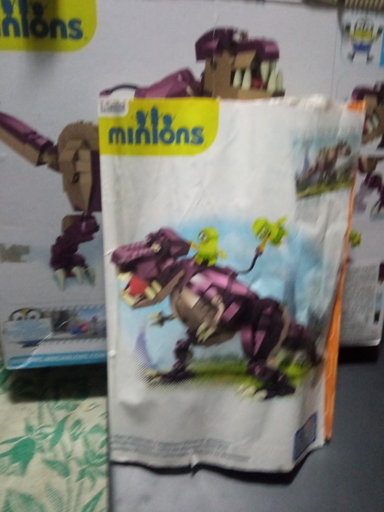 Lego,верхи на динозаврі