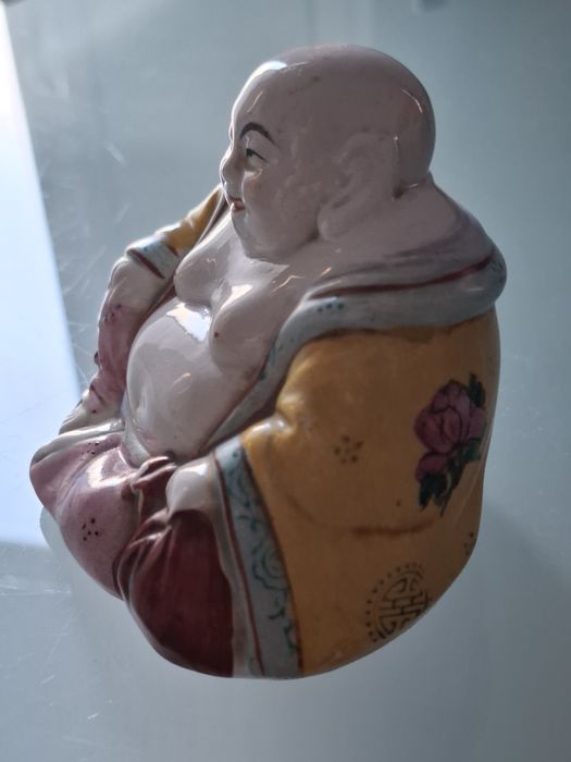 Estatueta de buda sorridente em porcelana Japonesa Macau