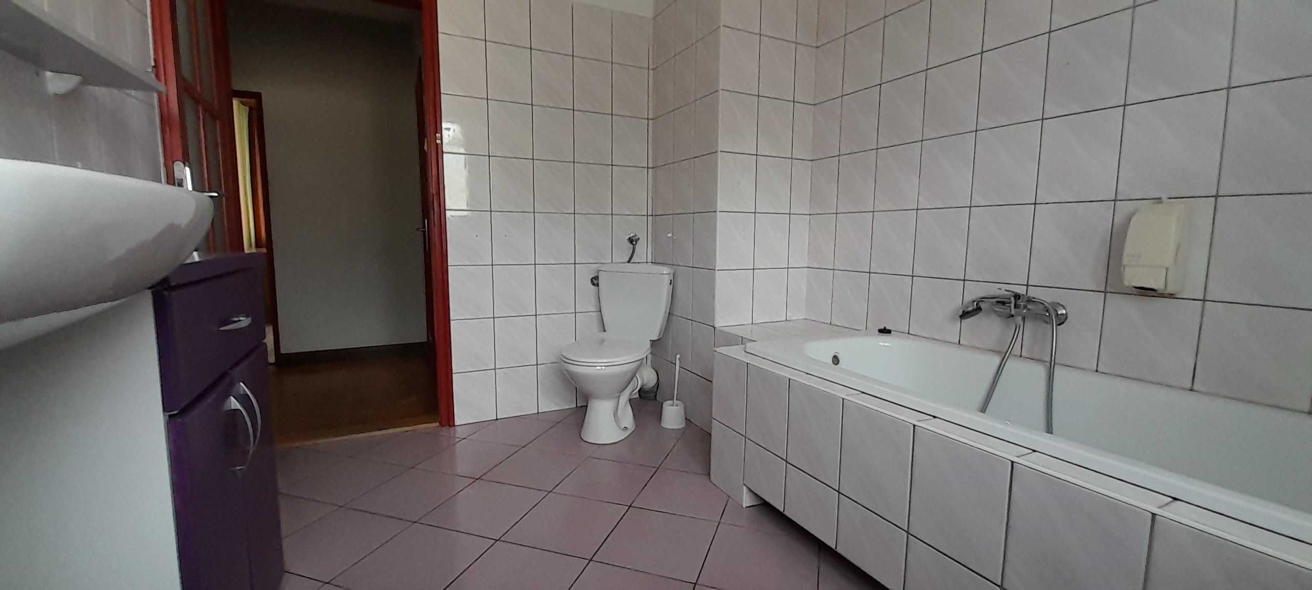 Dom 9 pokoi - 1, 2 i 3 osobowe. Łódź, Bałuty ul. Sasanek