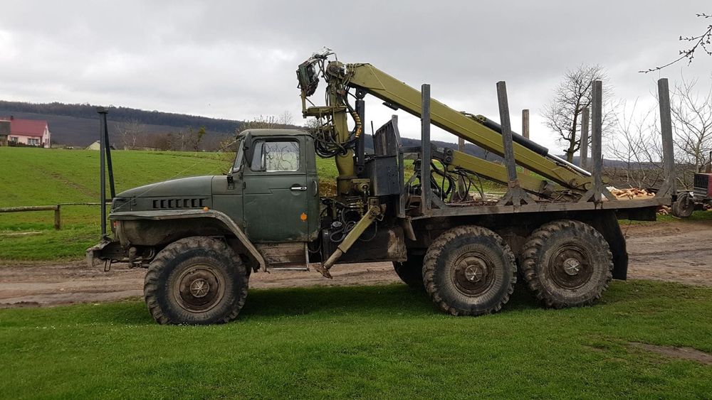 УРАЛ 4320 з маніпулятором