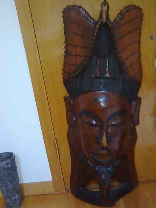 Máscara africana em madeira