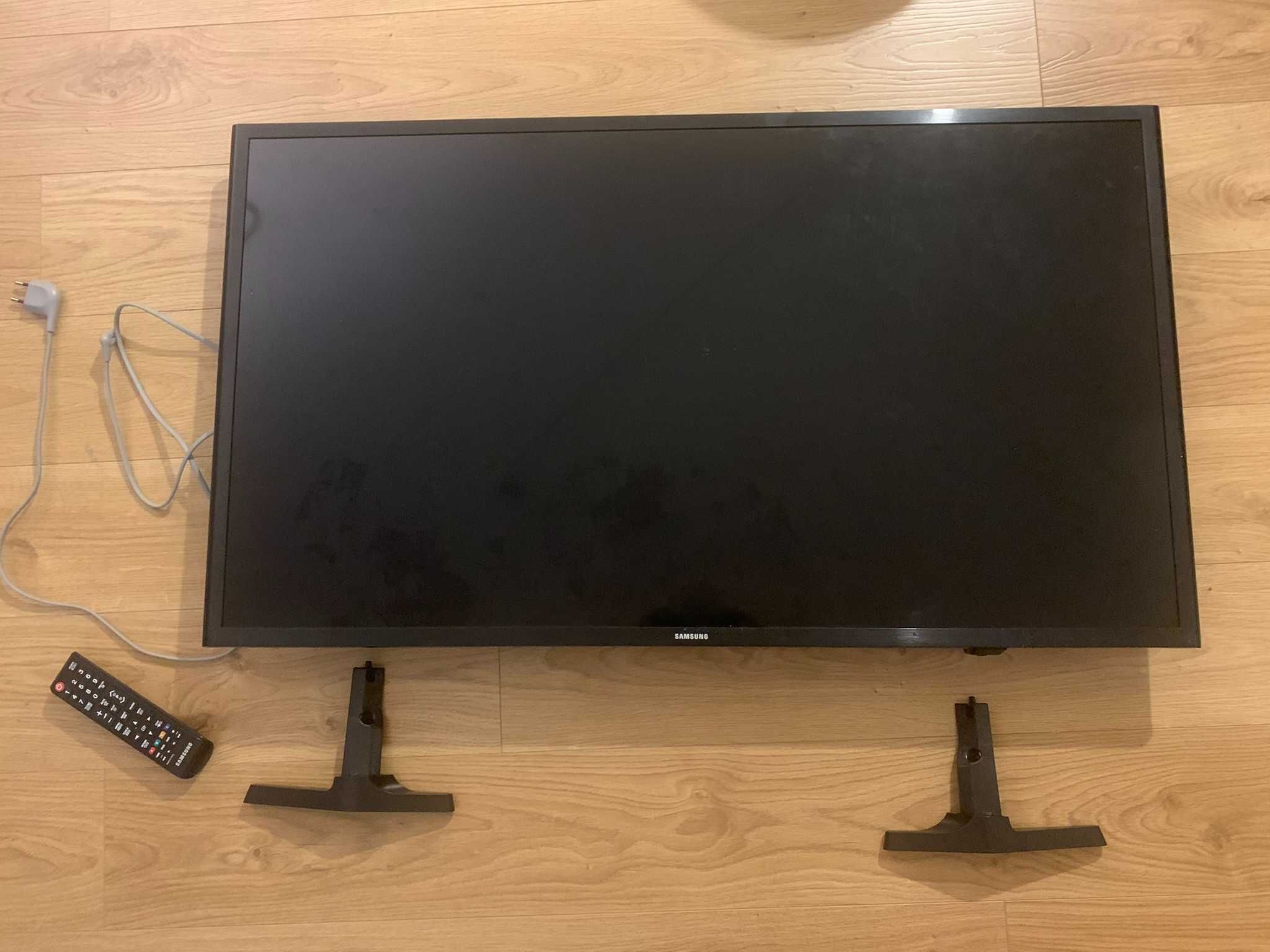 TV Samsung ue40j5200AW - uszkodzony ekran