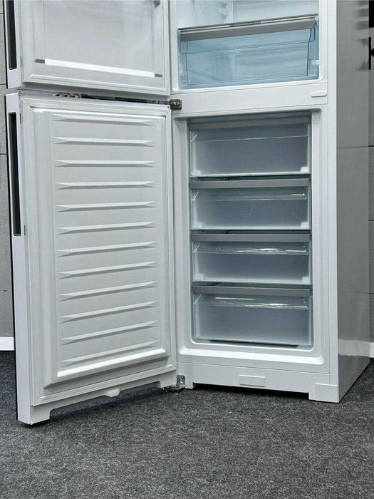 Скляний чорний холодильник Miele KFN4393 FD ws