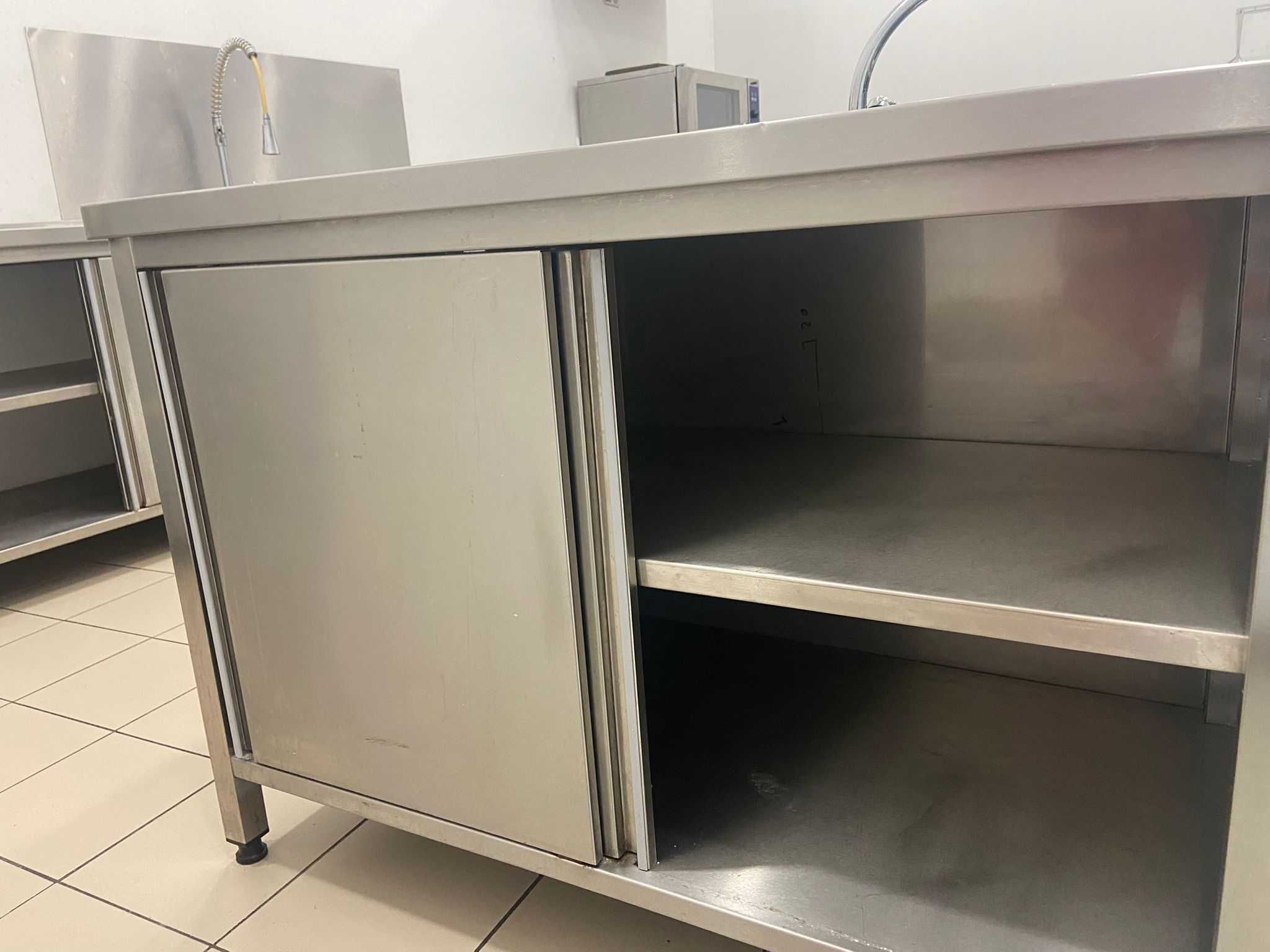 Bancada em INOX com portas