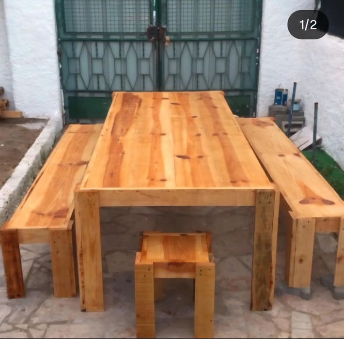 Mesa em madeira macica com tratamento