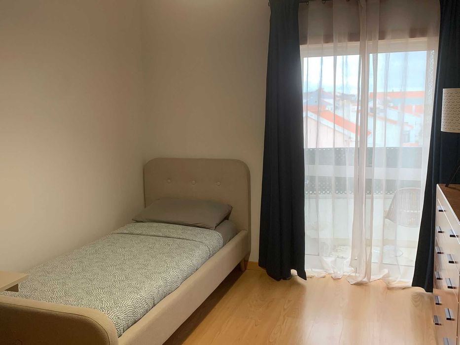 Quarto mobilado em Casal de Cambra