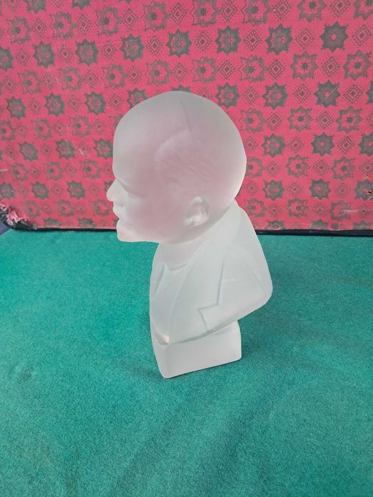 Figura de Lenin em vidro fosco
