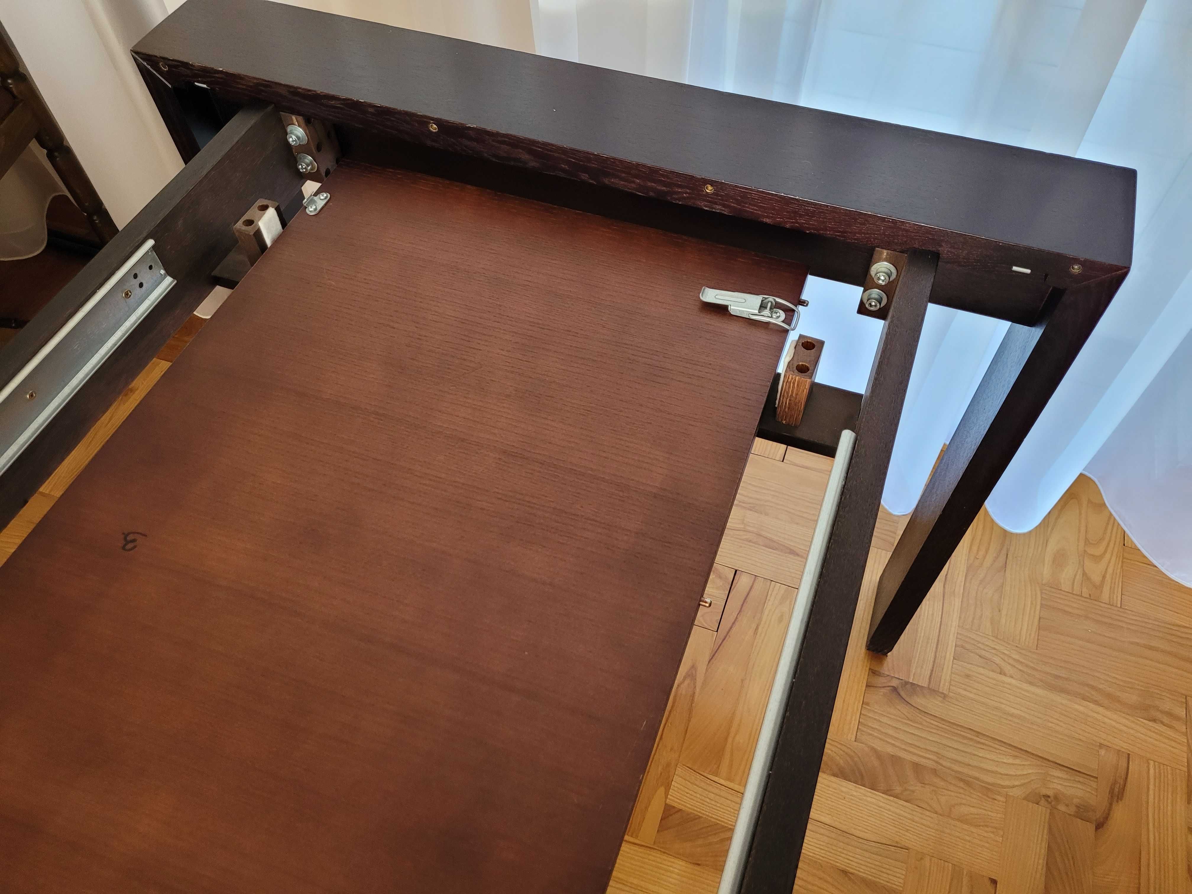 Stół fornirowany z drewniana ramą i nogami ciemny brąz 140 230 cm