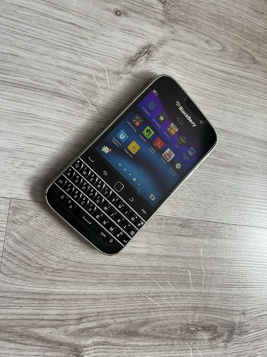 BlackBerry Classic смартфон 2/16 сенсорный
