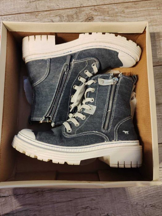 Високі жіночі кеди Mustang