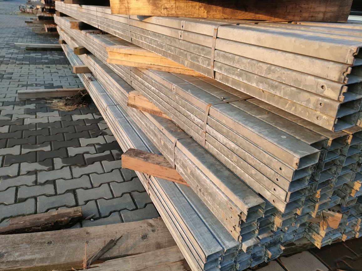 Ceownik ocynkowany 70x30x2 fotowoltaika łaty dachowe