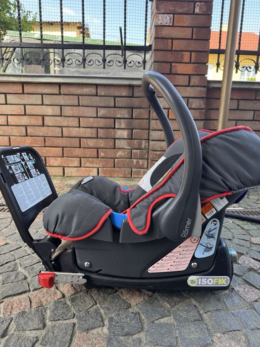 Дитяче автоклісло Britax Römer з платформою ISOFIX