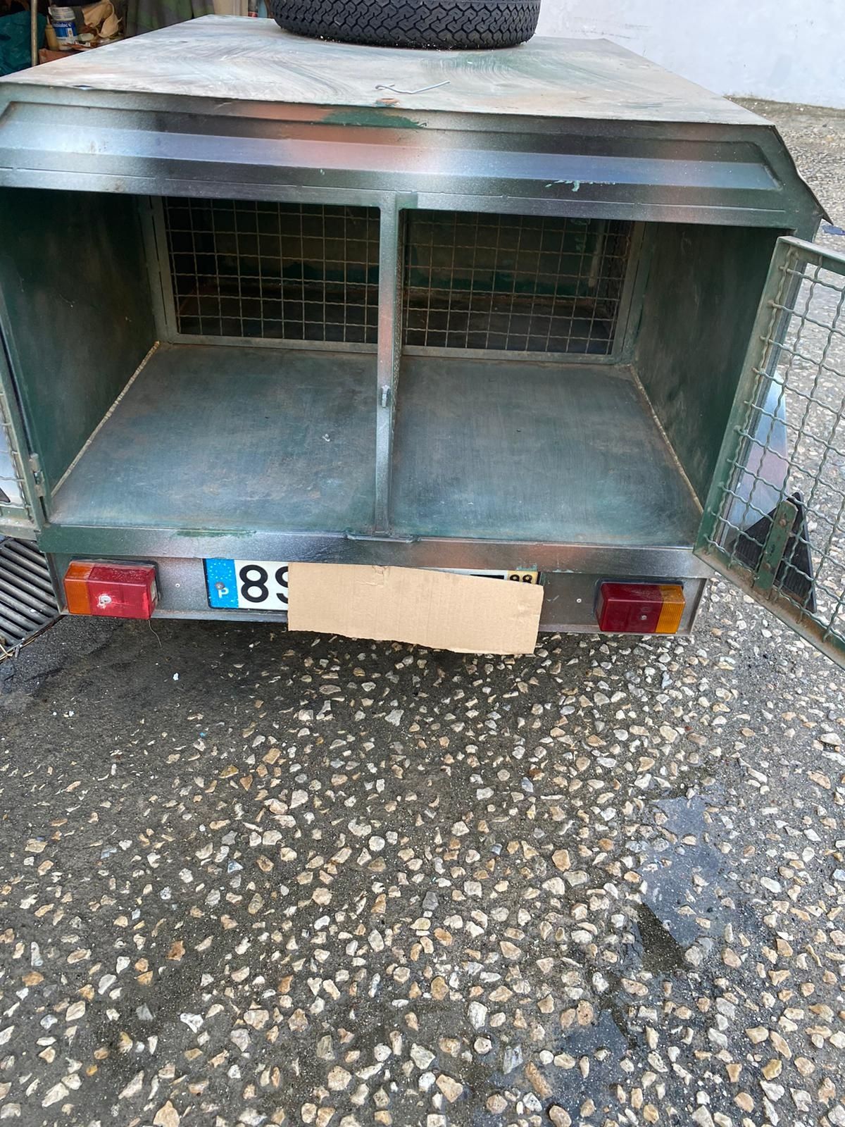 Atrelado caça em óptimo estado