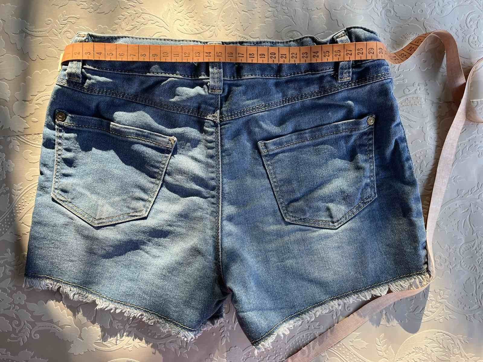 Кігурумі і джинсові шорти LCWaikiki