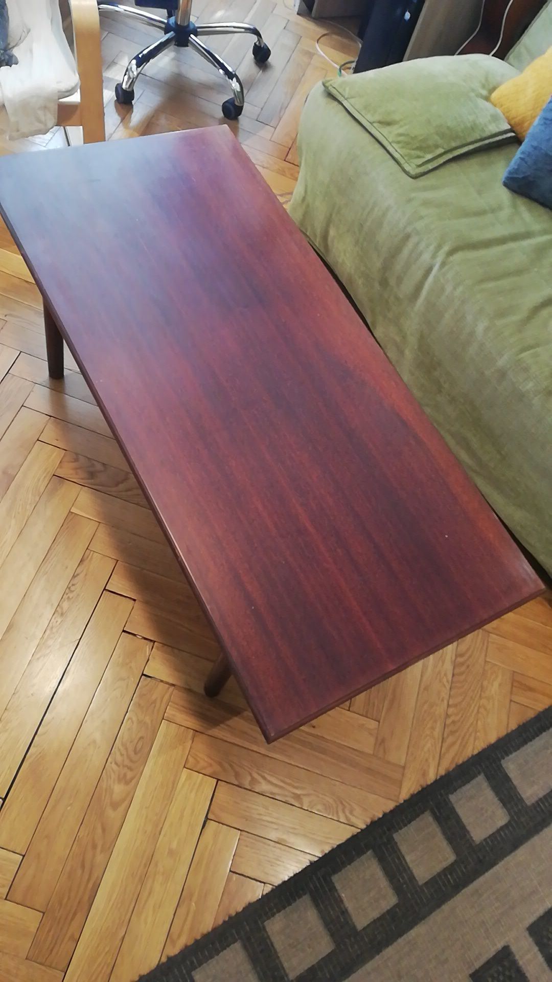 Ładny stół drewniany z czasów PRL, solidny, nogi lite drewn