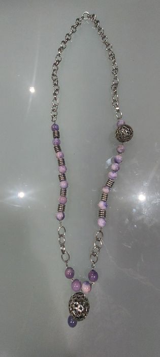 Colar assimétrico lilás