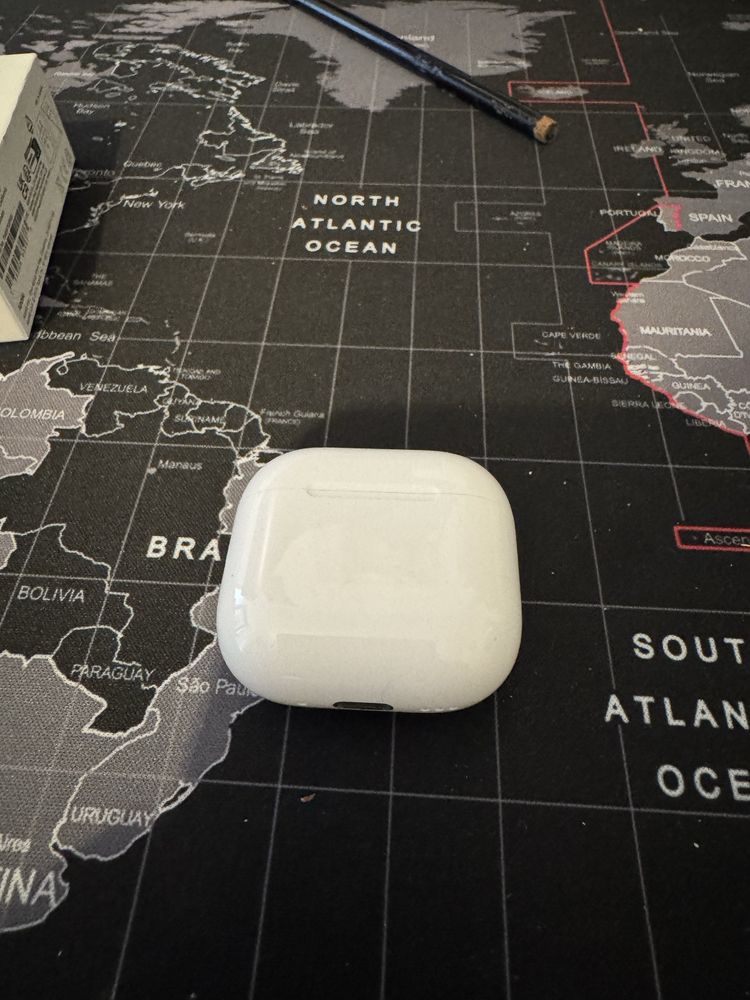 Vendo AirPods 4 com Noise Cancellation NOVOS