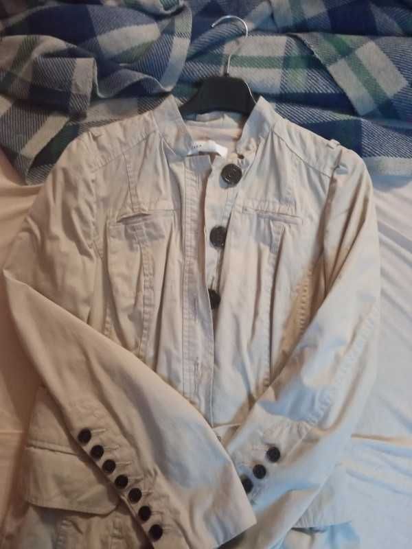 Lekka kurtka w piaskowym kolorze Zara r. S