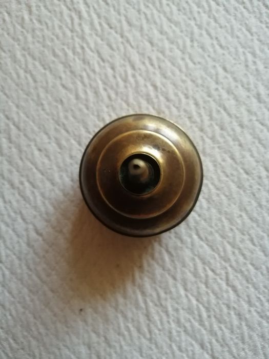 Almentolia antiga em latão