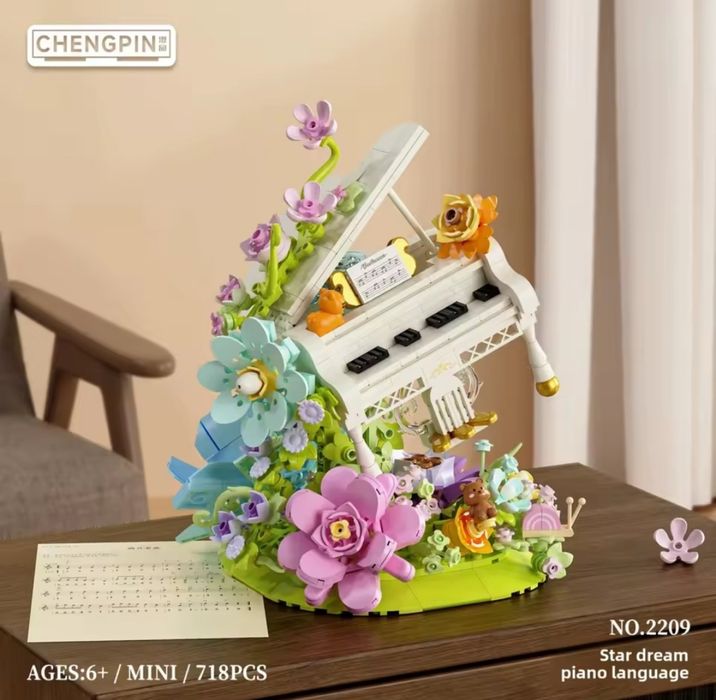 Конструктор пианино фортепиано цветы  718 блоков MINI Lego