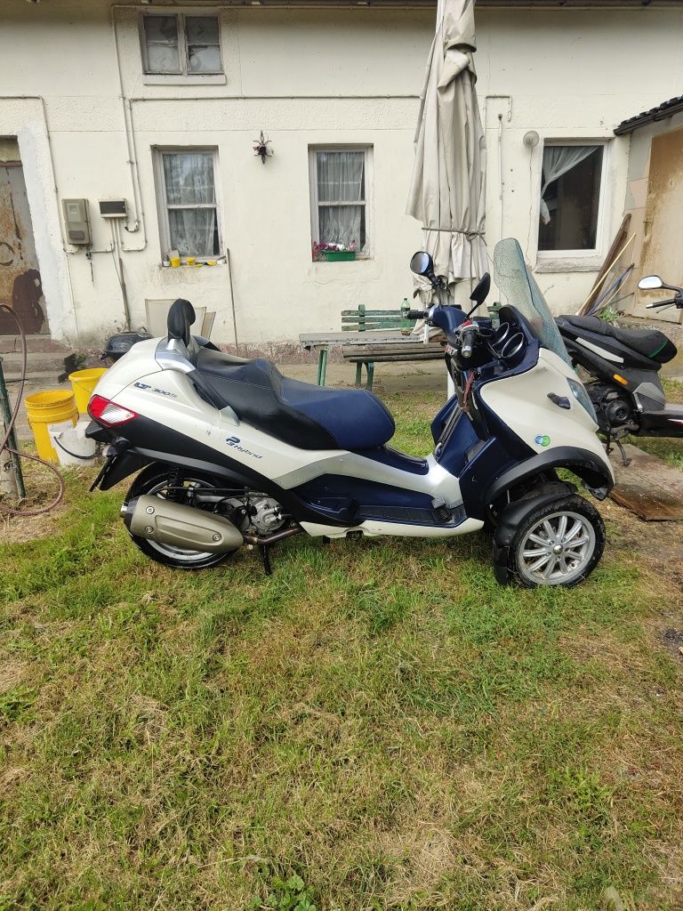 Skuter Piaggio MP3 -Hybryda