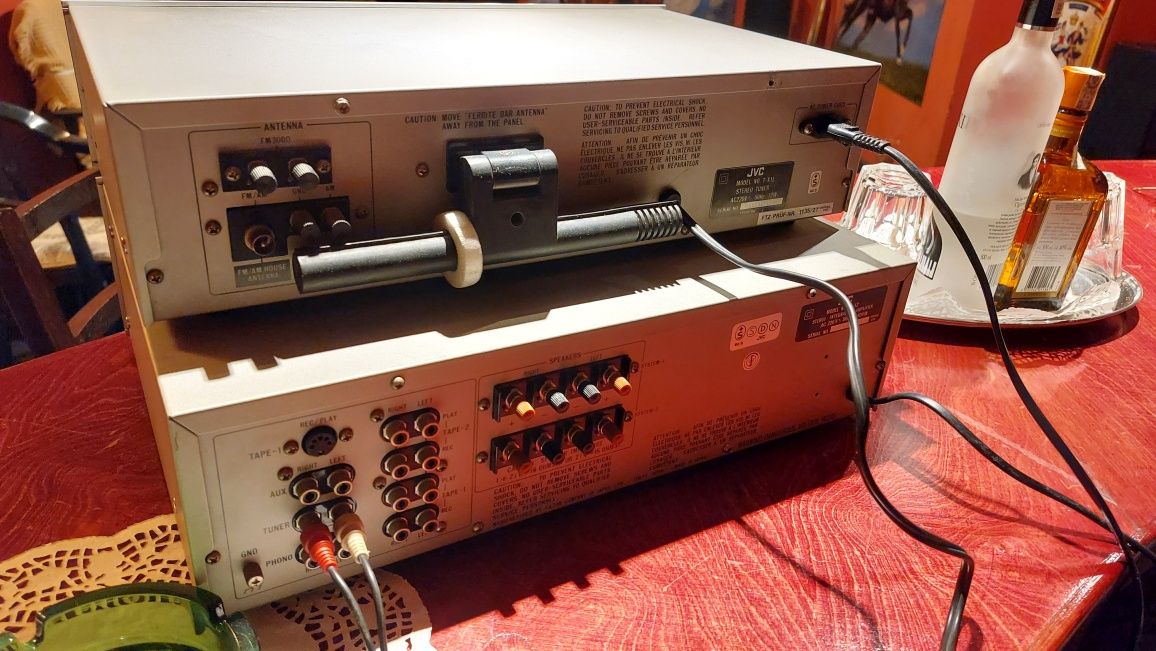 Zestaw wzmacniacz stereo + tuner JVC AX-2 + JVC TX-1 z 1980 roku