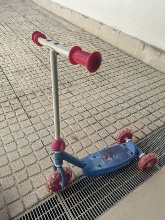 Trotinete menina