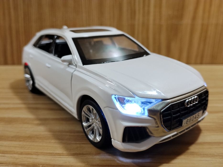 Модель Audi q8 1:32 Автопром металл свет звук инерция Ауди  машинки