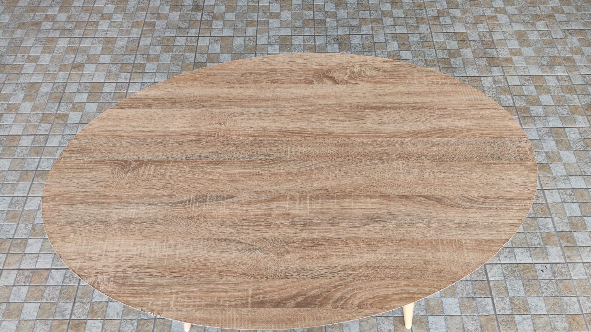 Mesa Oval de madeira