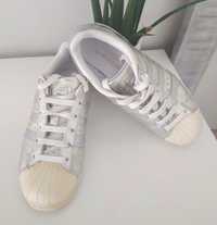 Tênis adidas superstar