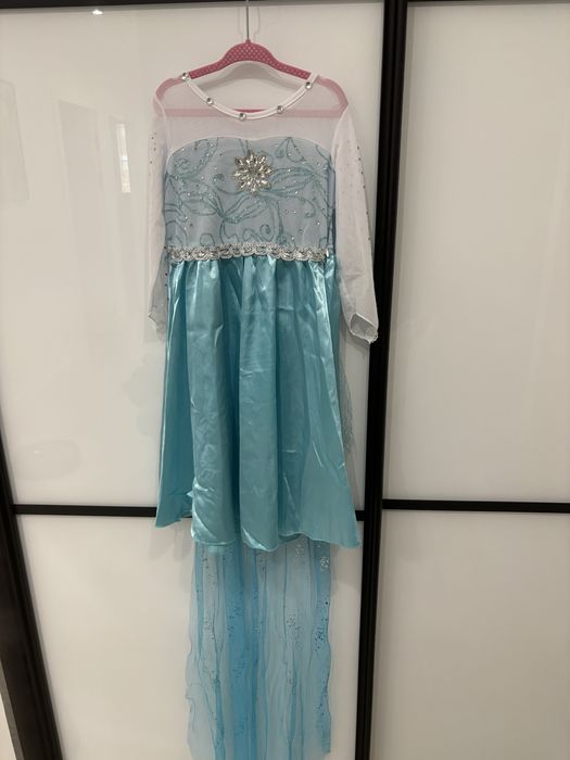 Bal przebierańców strój Elza Kraina Lodu choinka hallowen śnieżynka