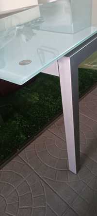 Mesa de refeição com tampo de vidro