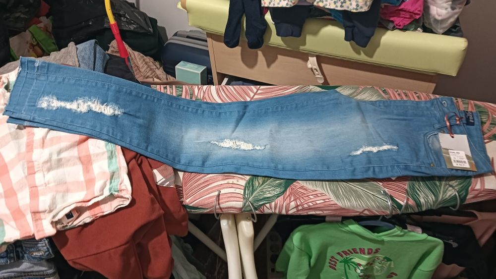 Calças novas com etiqueta  com apliques