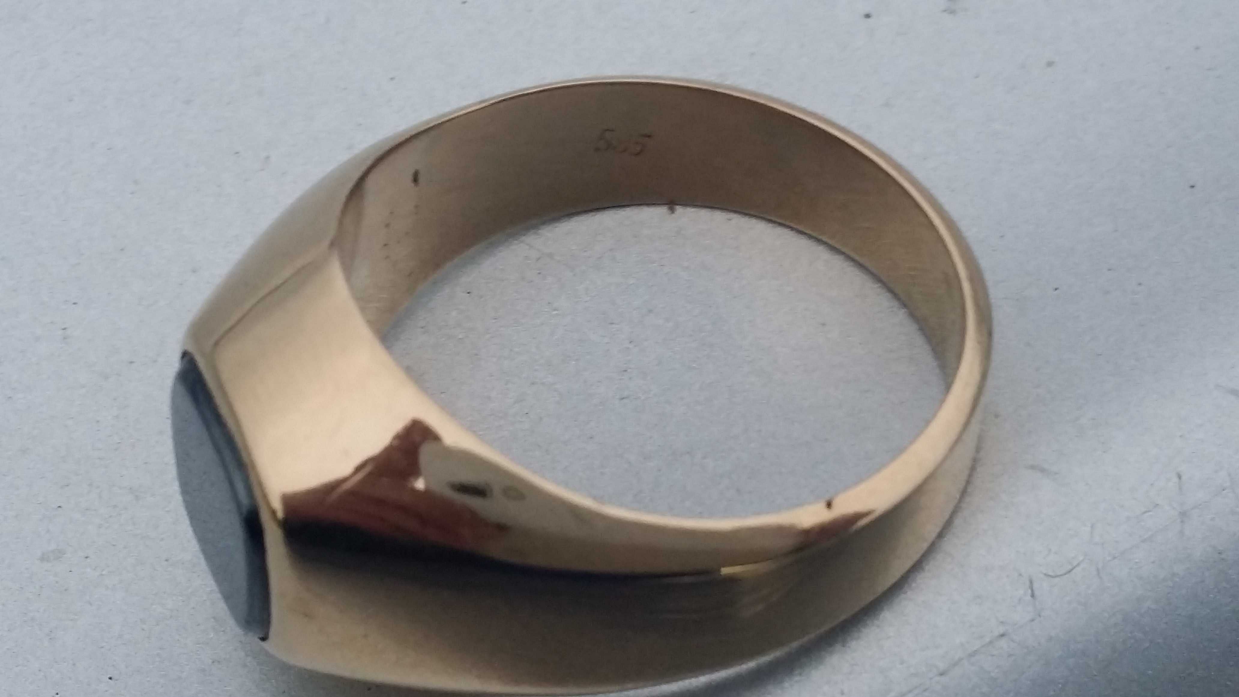 Zloty Piekny Sygnet waga 14.5 gr zloto 14k585 piekna robota rozmiar 25