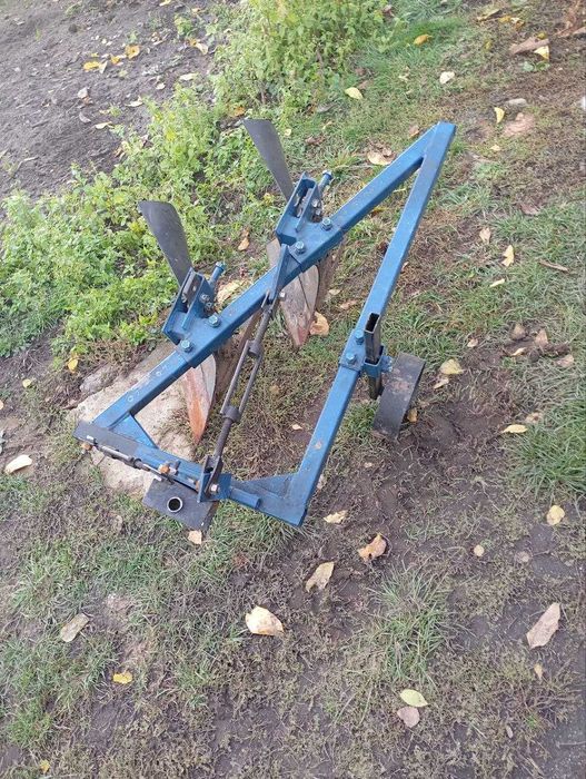 Двох корпусний плуг на мототрактор