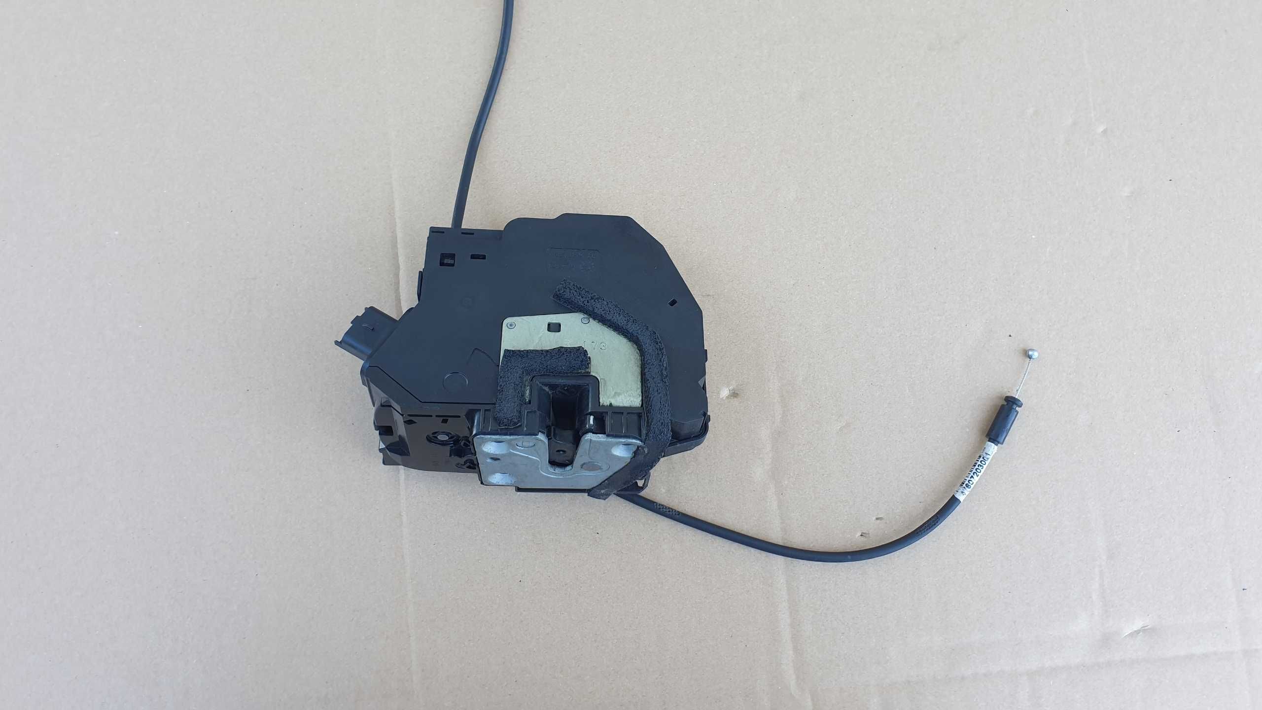RENAULT Clio IV 4 prawy przedni zamek drzwi 4 pin