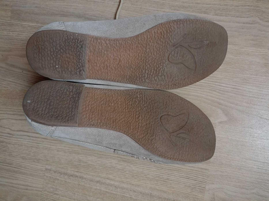 buty skóra naturalna  firmy Caprice rozm. 37,5