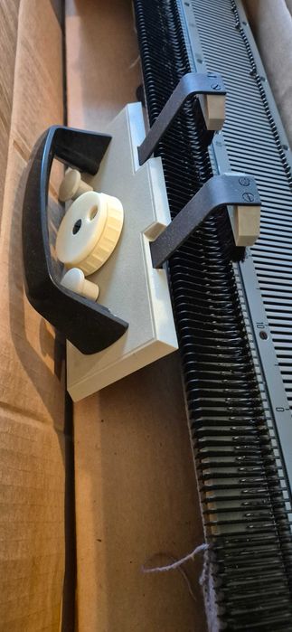 Maszyna dziewiarska – kompletna, sprawna, starszego typu