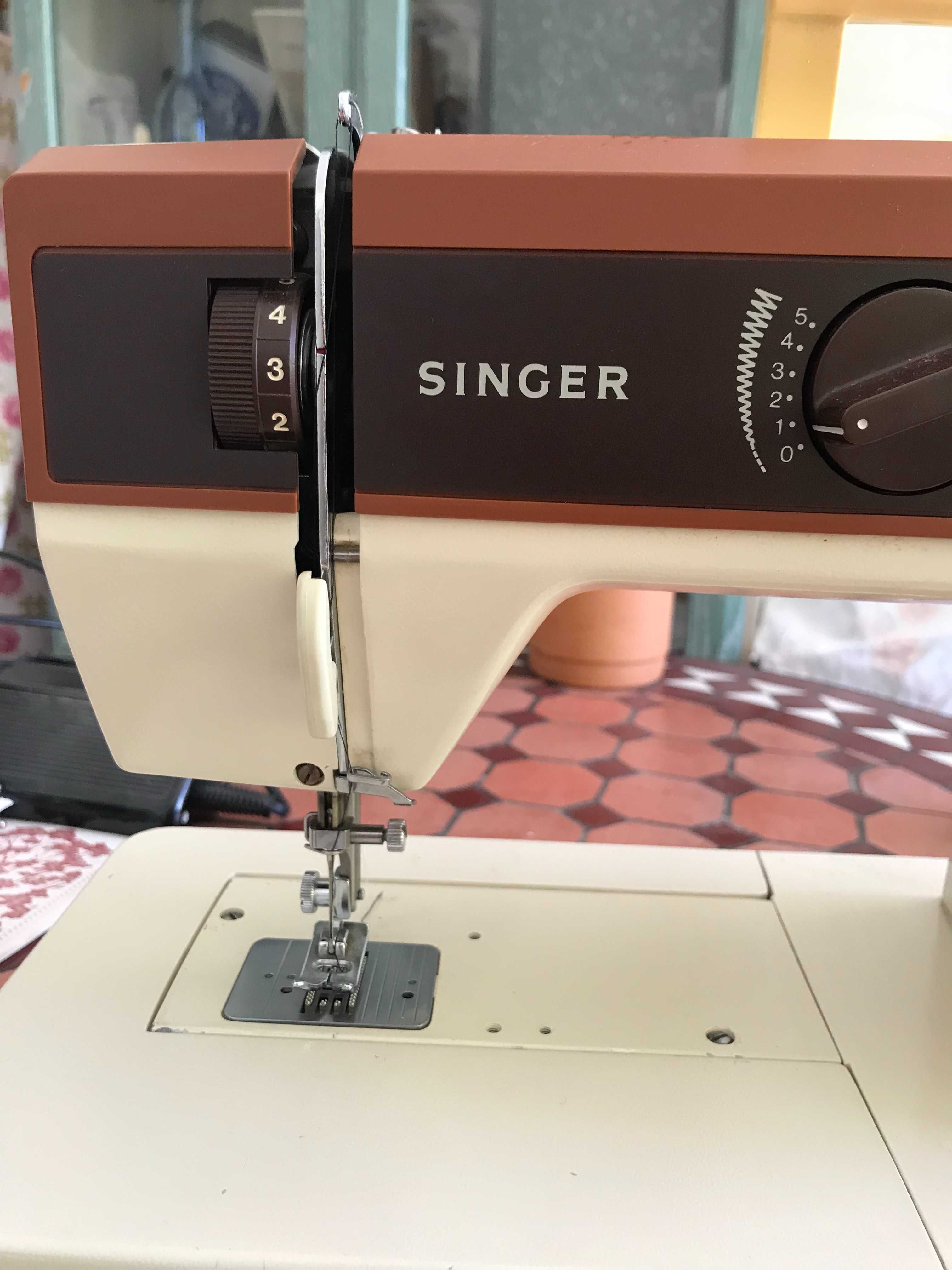 Singer maquina de costura recentemente revisto