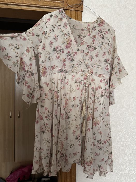 Сукня бежева квіткова