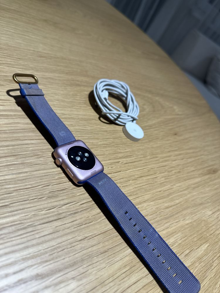 Apple Watch 7000 42 mm uszkodzony