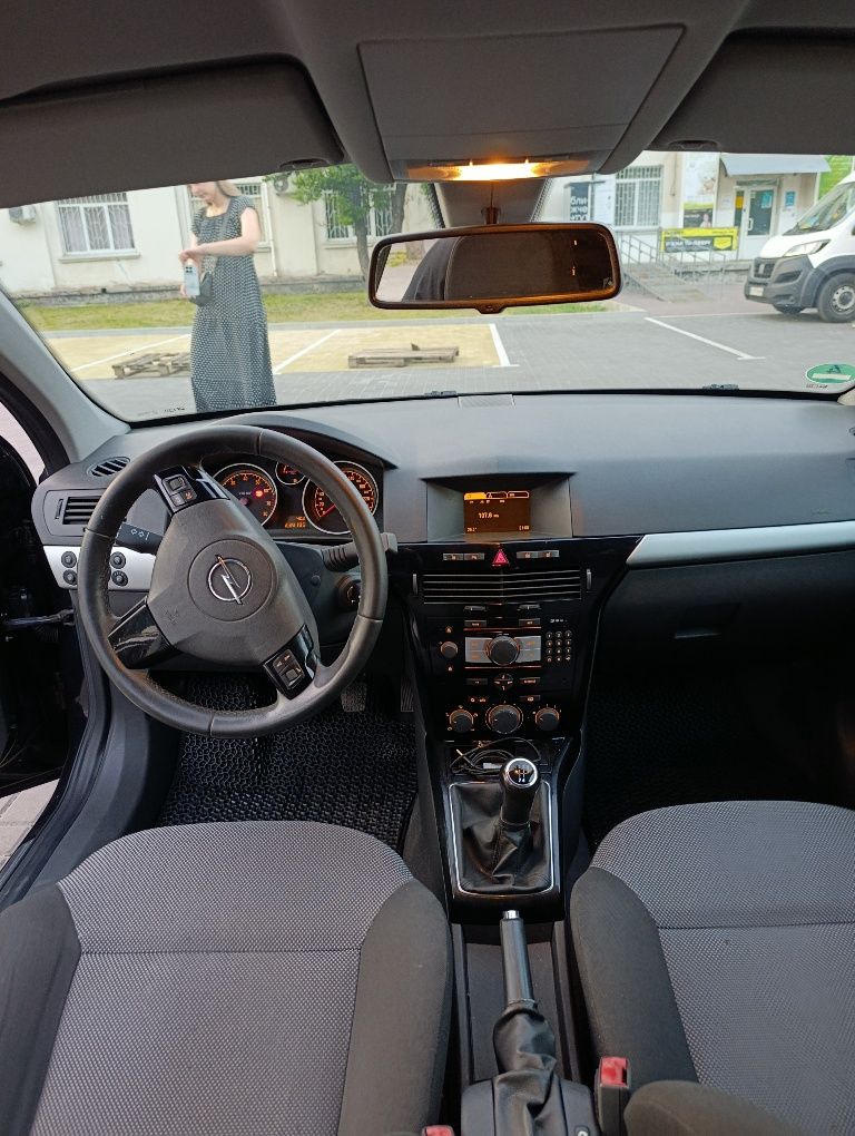 Opel astra h 1,6 2010г.