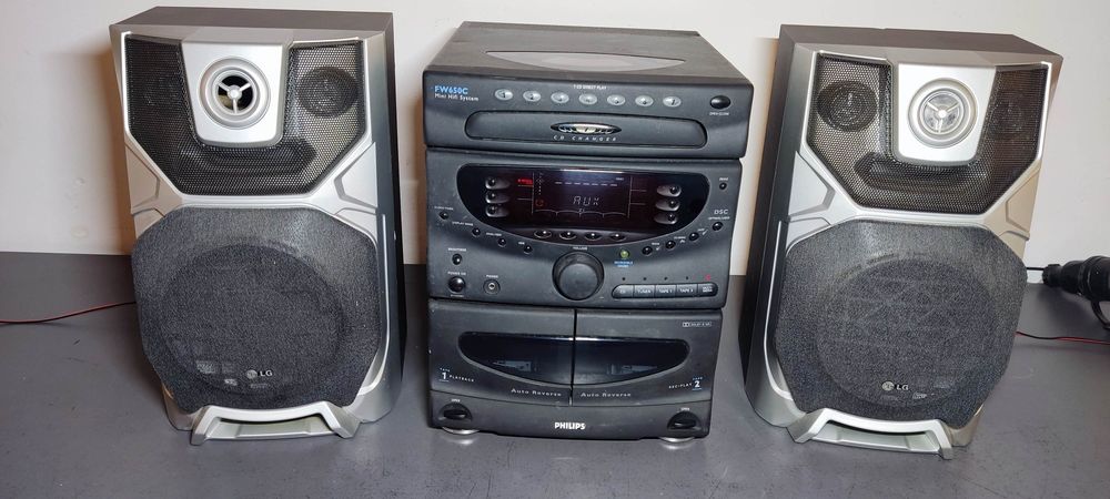 Wieża Philips z AUX 4 kanały