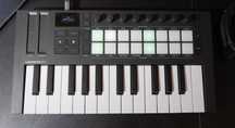 Midi-клавіатура Novation Launchkey Mini 25 MK4