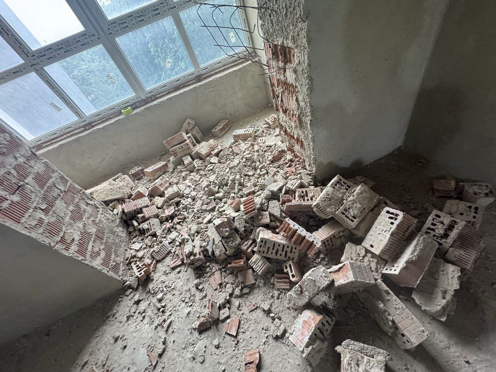 Віддам бій з кірпічного блоку