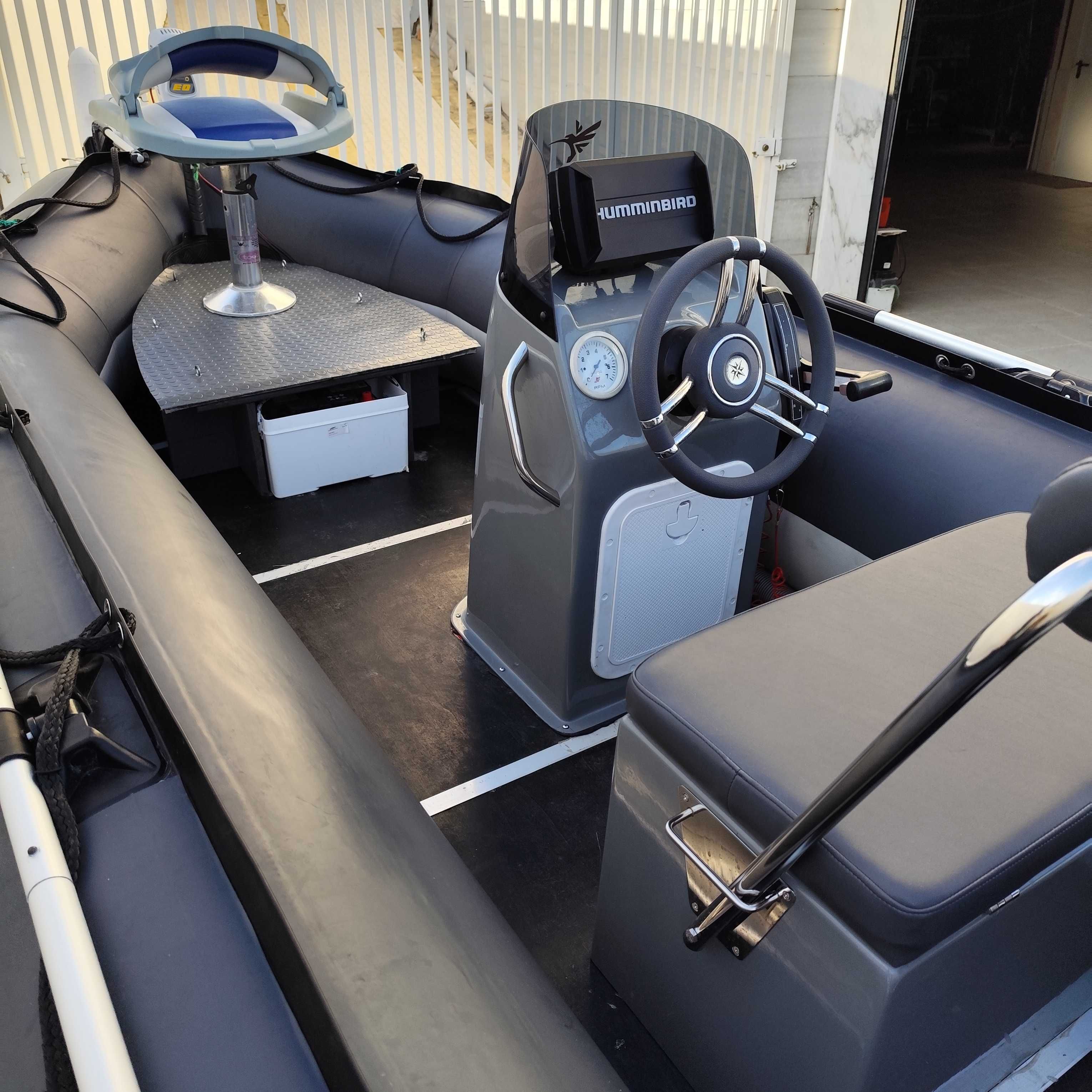 Pneumático Ozeam 5m c/ Mercury 40 hp injeção 4 tempos