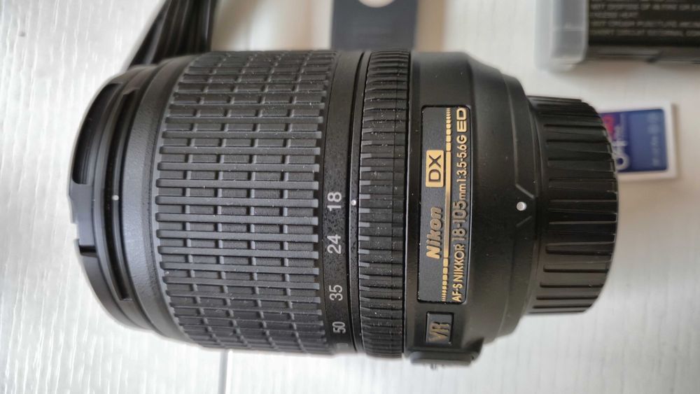 Nikon D5300  z obiektywem 18-105mm Stan Idealny