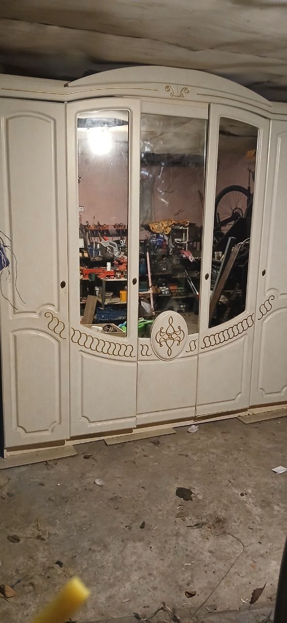 Шафа велика з дзеркалом