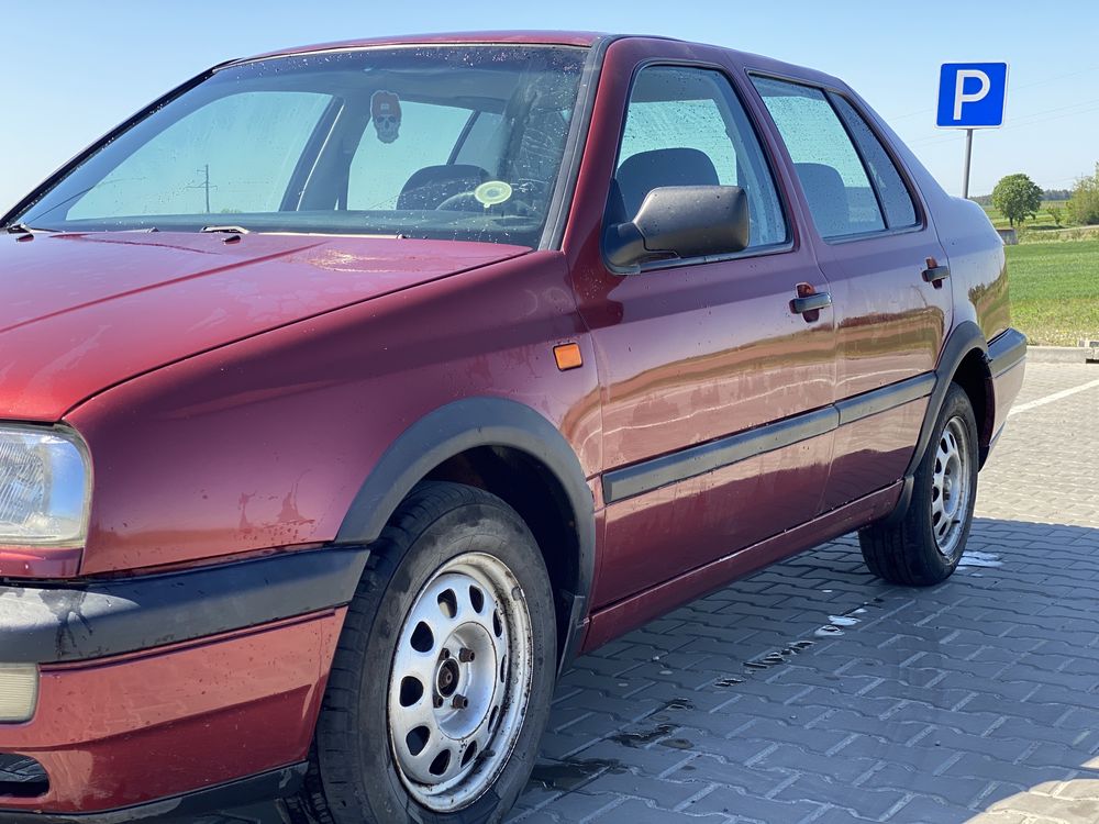 Volkswagen Vento 1994 1.8 бензин