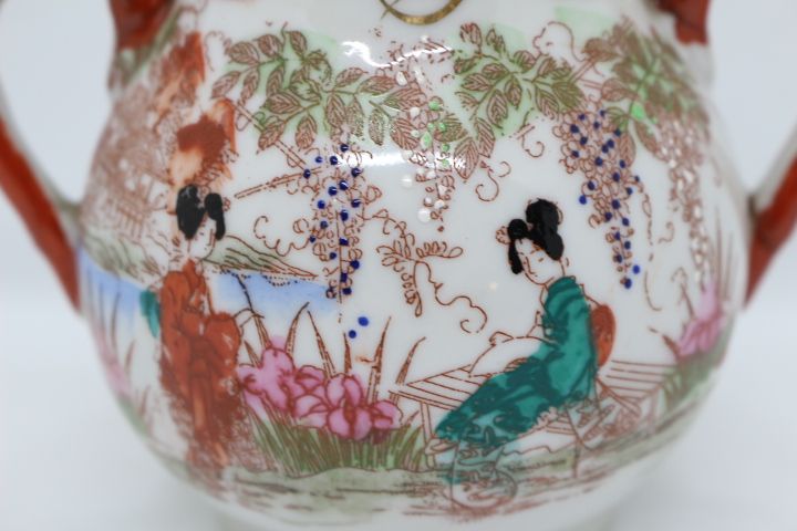 Açucareiro porcelana Oriental decoração Policroma e Ouro e Figuras XIX